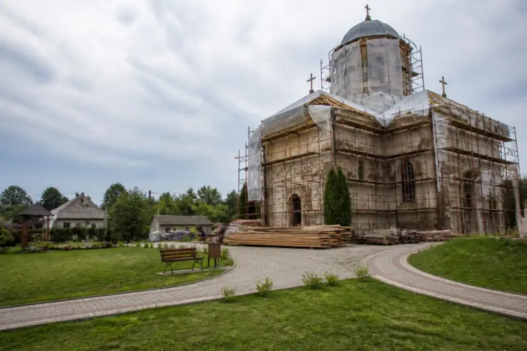 Biserica din Curtești are nevoie de sprijin pentru lucrările de consolidare