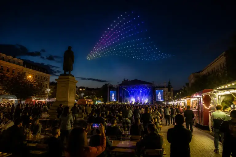 Spectacol de drone la Street Food Festival Botoșani, în timpul concertului