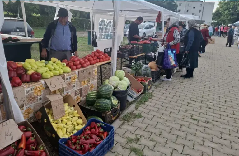 Criza golește tarabele din Piața Centrală din Botoșani: mai puțină zacuscă